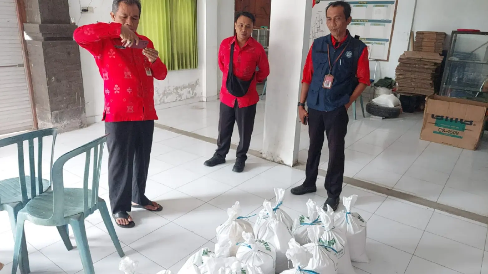 Monev Bantuan Pangan Beras di Desa Mekarsari