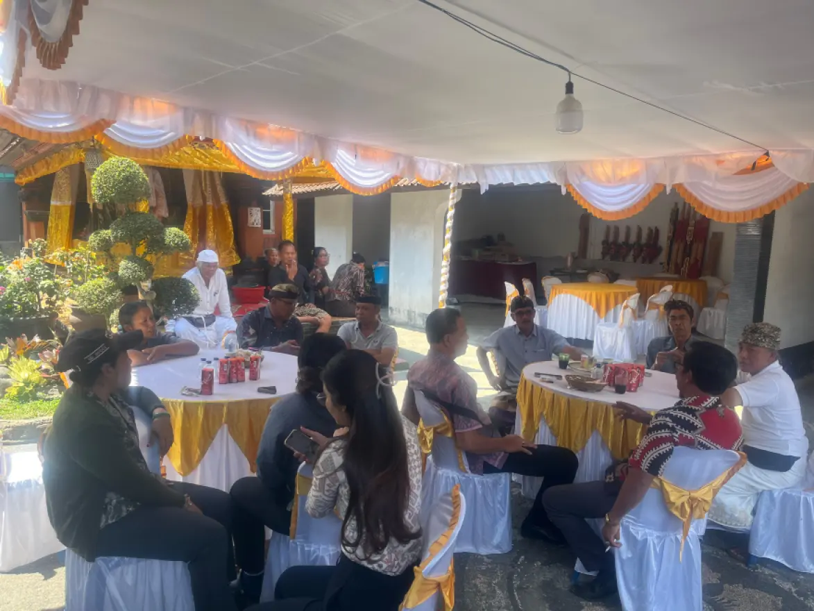 Perangkat Desa, Ketua dan anggota BPD melayat ke Rumah Bapak Perbekel